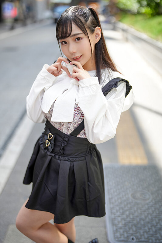 【痴女】 ガールズバーで持ち帰り！Mカップ やらかし系元グラドルのおね...