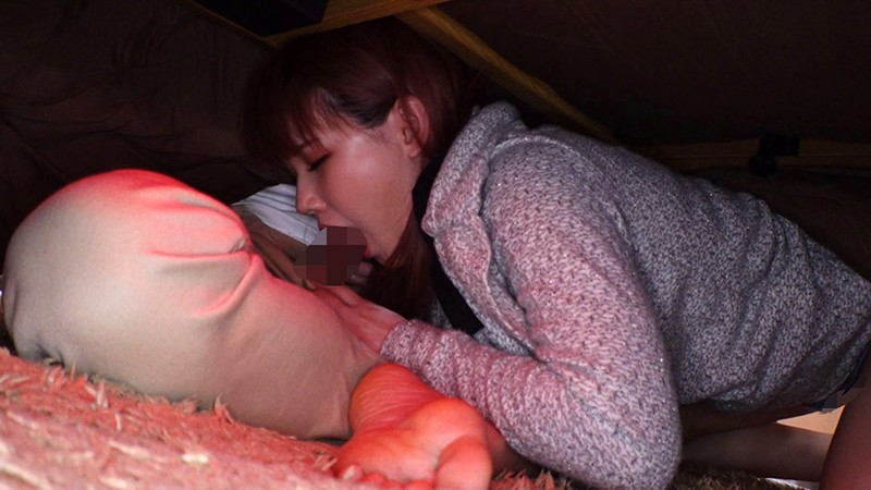 【痴女】 もうガマン出来ない！！コタツの中でこっそり誘惑NTR中出しS...