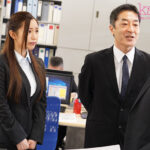 【痴女】 「部長、今日は朝までつき合ってあげますね」残業逆NTR 妻に秘密の関係。残業中にからかってくる新入社員の杭打ち種付け騎乗位で痴女られた僕。 百永さりな ＜FANZA＞