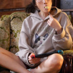 【痴女】 綺麗だった姉が地味巨乳喪女ニート 結婚に失敗して実家に引きこもり性欲だけが溜まってヲタクスケベ化したジュリ姉に都合のイイ肉棒として中出しオモチャにされる僕。帰省先の実家で精子びゅるびゅる10射精（汗） JULIA ＜FANZA＞