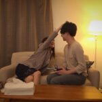 【痴女】 カップル盗撮 年下ペット彼氏に帰宅後即クンニさせ仕事の鬱憤を晴らす年上痴女彼女 ＜FANZA＞