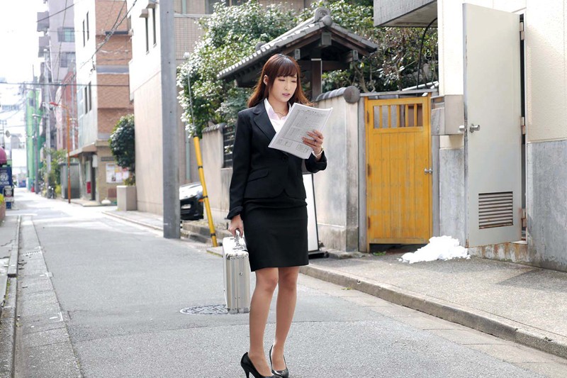 【痴女】 訪問先でおもちゃの実演販売をするトップセールスレディ 蓮実ク...