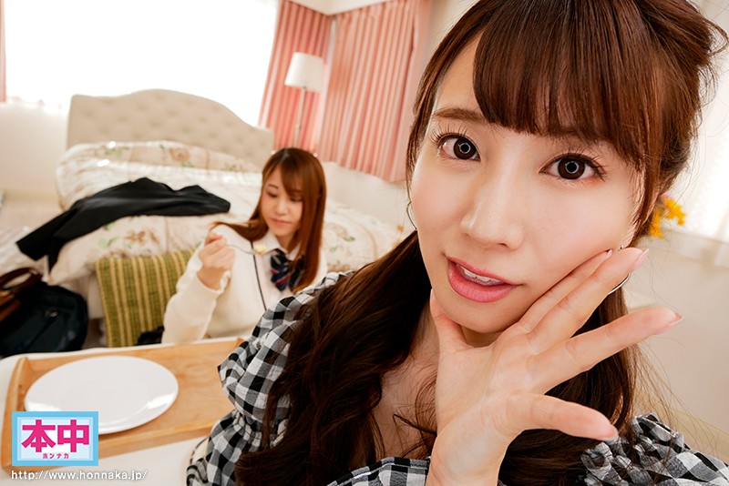 【痴女】 至近距離に彼女がいるのに耳元でコソコソ口説いてくるささやき誘...