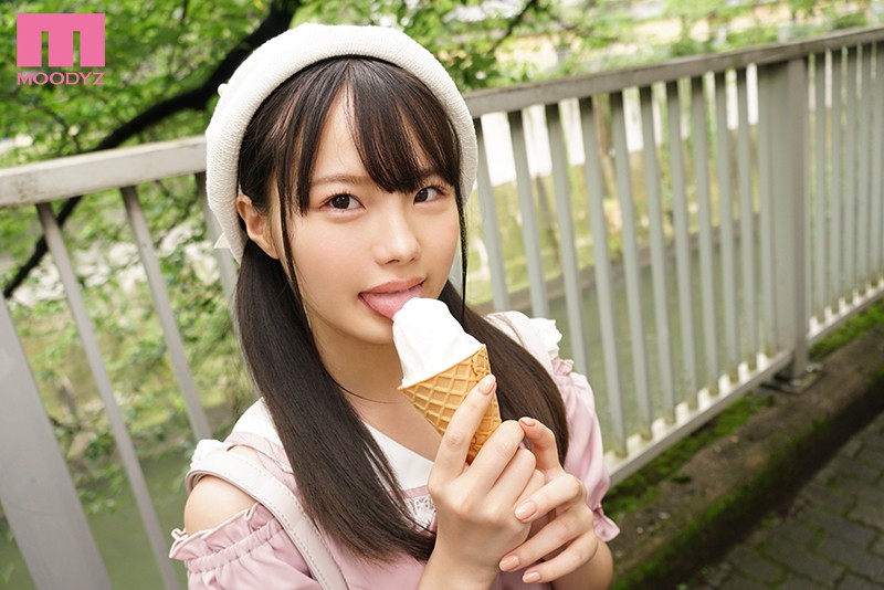 【痴女】 初めての彼女がまさかの15歳年下でエロわがまま！！ デート中...