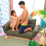 【痴女】 おっぱいがこぼれそうな巨乳ビキニギャル＆M男くんが密室2人きりww「ほら精子出しなよ///でも勝手に出しちゃダメぇ～」敏感すぎるM男に大発情＆ドS痴女覚醒乳首舐め手コキ、顔騎、足コキ、罵倒で小悪魔寸止め//暴発しちゃうMチンに跨り杭打ち騎乗位でエロエロ腰振り… ＜FANZA＞