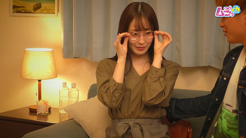 【痴女】 ホテル盗撮 マッチングアプリで知り合った地味清楚美女は、チ○...