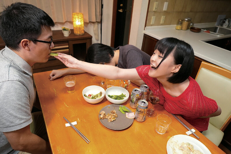 【痴女】 夫が酔い潰れたスキに男を誘惑するロリ巨乳痴女妻！ 音風ねる ...