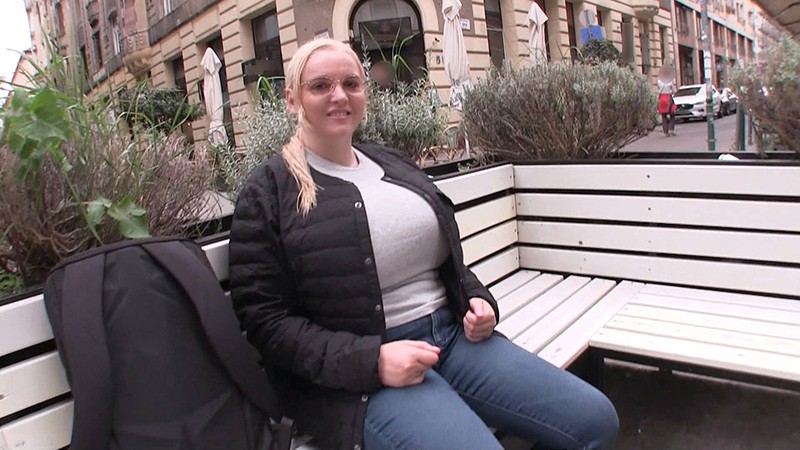 【痴女】 ハンガリーでナンパした爆乳ロシア人留学生を騙してホテルに連れ...