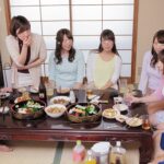 【痴女】 久し振りに実家に戻ってきた都会暮らしの叔母たちがセクシーすぎてヤバい！2 胸の谷間やパンチラ程度でいとも簡単に勃起するボクを子供扱いするのかと思いきや、元気すぎる下半身に興味津々の叔母たち！勃起に気づくと代わる代わるボクのチ○ポを試しハメしてくるんです… ＜FANZA＞