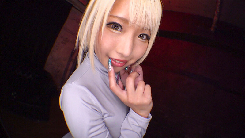 【痴女】 デカ尻マン開！満面笑みのイカれギャルが甘々な声で誘惑 肉アツ...