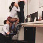 【痴女】 まんじる絡みつけ顔騎手コキ～もはやヨダレなのかマ●コ汁なのか分からない香る液体を潤滑油としてチ●ポしごきされながら女性器舐めまくり～ ＜FANZA＞