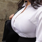 【痴女】 男を虜にする無意識のたわわな誘惑 隠しきれない最胸着衣Jカップ 五条恋 ＜FANZA＞