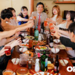 【痴女】 同窓会ハーレム乱交 同窓会に行ったら既婚者ばかりで僕だけが独身で笑い者に！でも、実は女子たちは独身の僕の事が気になってたみたいで…結局、モテまくって巨乳女子たちと同窓会でハーレム乱交になっちゃった話。 ＜FANZA＞