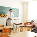 【痴女】 ねっとりベロチューと乳首舐めで誘惑 涎だらだら淫舌フェラで教師を沼らせる痴女J系 由良かな ＜FANZA＞