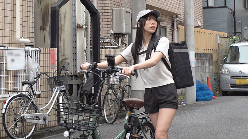 【痴女】 ～あなたの射精をサポートします～ おしり配達パートナー 尾崎...