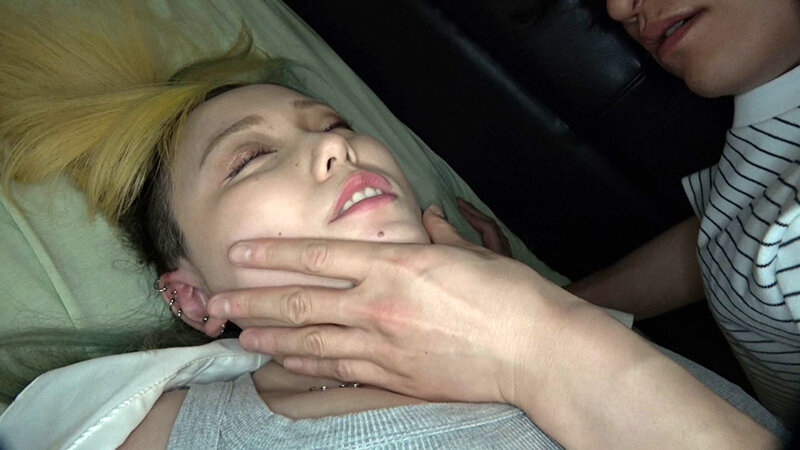 【痴女】 暗闇連れ込みSEX 巨乳が過ぎるド派手美女、おっぱい使いまく...