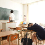 【痴女】 ねっとりベロチューと乳首舐めで誘惑 涎だらだら淫舌フェラで教師を沼らせる痴女J系 倉木しおり ＜FANZA＞