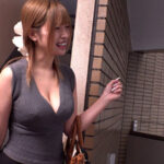 【痴女】 『ねぇ一緒にAV見ない？』隣に住むGカップ爆乳お姉さんとAV鑑賞中に突然童貞喪失 まるでAVみたいなSEXで何度も精子を搾り取られ筆おろしされた僕。 椿りか ＜FANZA＞