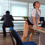 【痴女】 バレたらマズイ状況でこっそり吐息を漏らす 働くオンナのパンスト角オナニー ＜FANZA＞