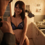 【痴女】 非モテ弱男チ○ポを全肯定よちよち勃起させてイチャとろ痴女テクでジュッポり抜いてくれる美尻スレンダー人妻お姉さん。 東條なつ ＜FANZA＞