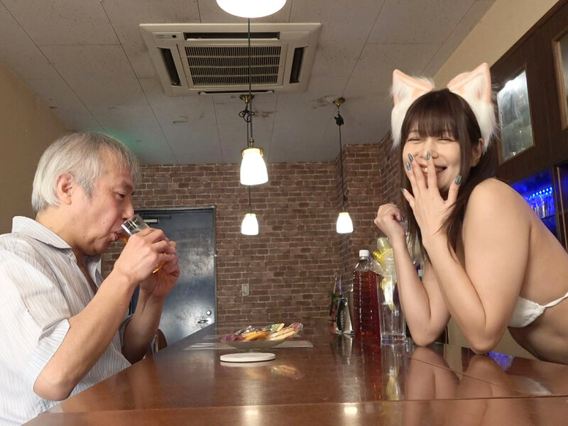 【痴女】 第1回みんな乳首とナマが好き！！紺野ひかるが生贄M男をひたす...