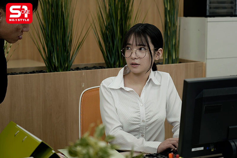 【痴女】 大人しい新入女子社員を一泊出張に同行させ相部屋に連れ込むと…...