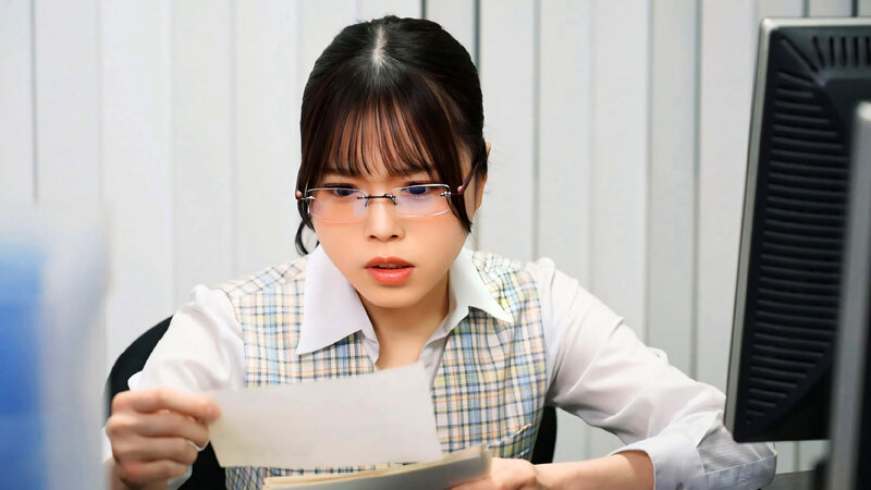 【痴女】 「これは経費で落ちません！」いつも地味で生真面目で領収書を突...