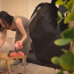 【痴女】 ニンゲン観察 露骨なノーブラ乳首ポッチアピールで誘惑！デリバリーの配達員のチ〇ポも食べちゃう食いしん坊変態ド痴女 ＜FANZA＞