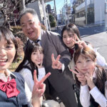 【痴女】 修学旅行で人生初のモテ期到来！万年童貞の僕が、教え子たちに一日中弄られハメられまくった美少女つるぺたハーレム 冬愛ことね 市井結夏 もなみ鈴 牧野怜奈 ＜FANZA＞