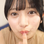 【痴女】 カメラ見ながら乳首舐め手コキ ＜FANZA＞