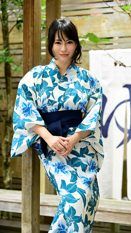 【痴女】 ちょっ…母さん！？清楚な顔した性豪母さん 相手構わず欲情する...