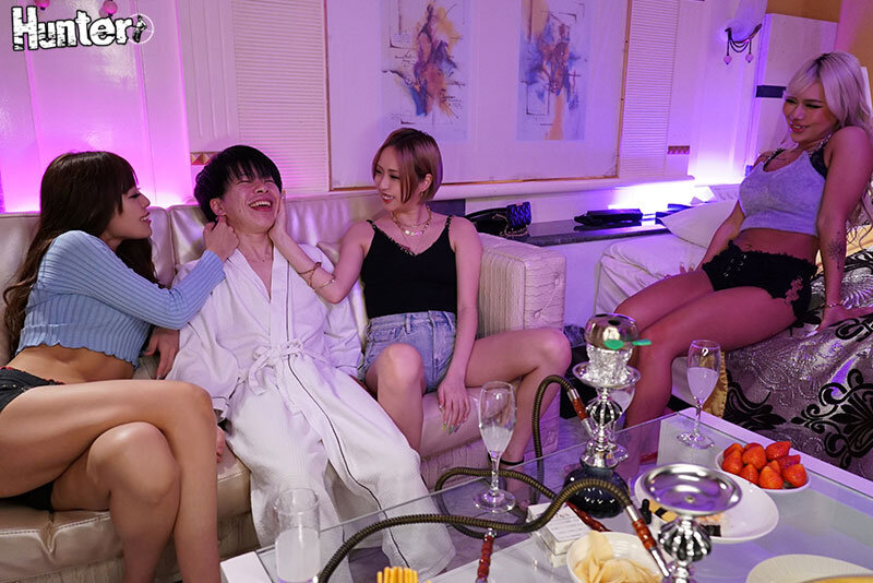 【痴女】 巨乳スレンダーギャルをおっさんから守ったら、お礼にと手を引か...