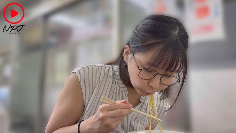 【痴女】 地味メガネ巨乳とマッチング 自我が性欲に喰われ朝までナカイキ...