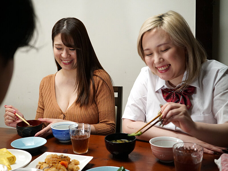 【痴女】 痴女られパイズリおっぱい親子丼ハーレム 田舎に引っ越してきた...