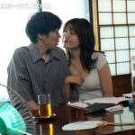 【痴女】 汗ほとばしる人妻の圧倒的な腰振りで、僕は一度も腰を動かさずに中出ししてしまった。 神宮寺ナオ ＜FANZA＞