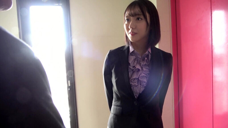 【痴女】 【4K】競泳水着NTR 美脚でスタイル抜群な美女のハイレグ姿...