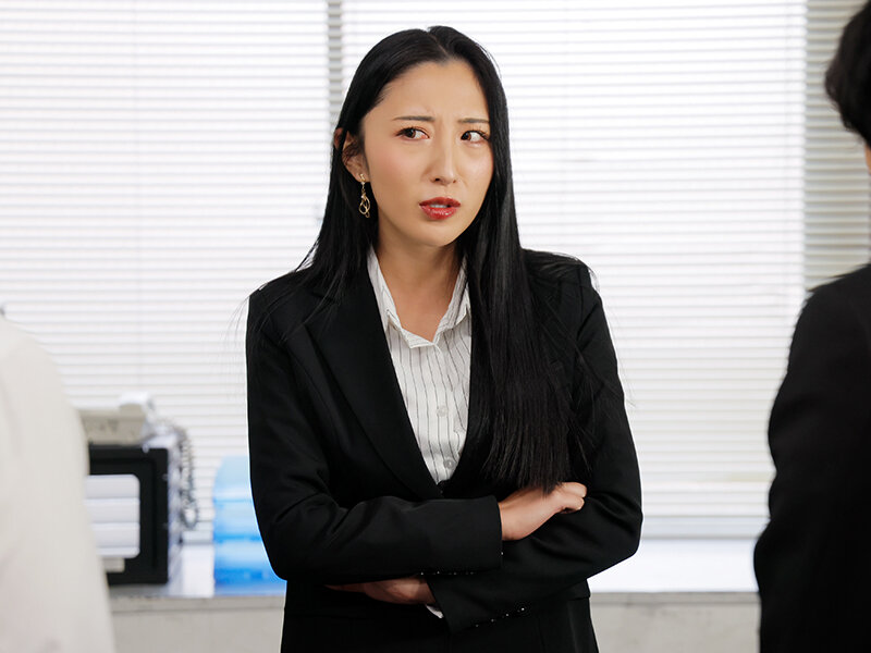 【痴女】 世界一おしっこ飲ませるのが大好きなドSな女上司の聖水調教 デ...