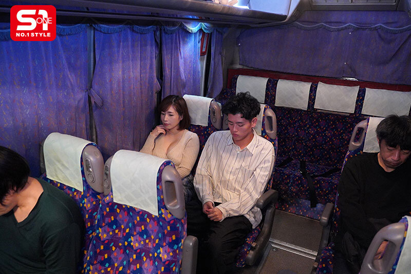 【痴女】 【本当に存在した夜行バス痴女】隣り合わせた謎の美女に消灯から...