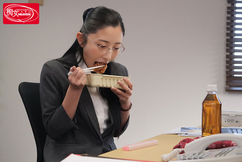 【痴女】 酔うと豹変ドスケベになる 地味メガネ巨乳OL お下品ベロキス...