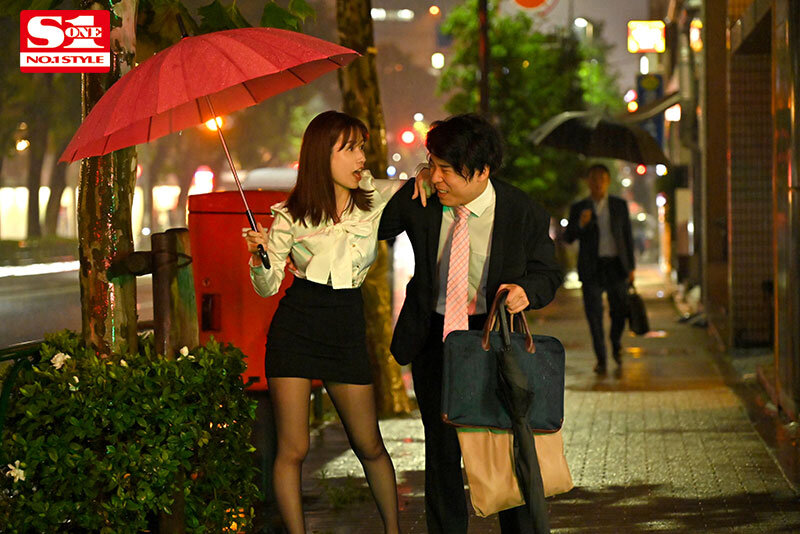 【痴女】 「普段は真面目なのに…」 酔うとキス魔、ハメると失禁、泥●ビ...