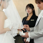 【痴女】 【人生で最も特別な日ーそれは結婚式─】新婦の目を盗んで、何度も何度も繰り返す生ハメ強●ズコバコSEX！唾液を絡ませて腰を振りまくる変態ウエディングプランナー 姫咲はな ＜FANZA＞