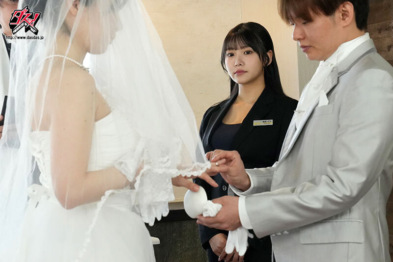 【痴女】 【人生で最も特別な日ーそれは結婚式─】新婦の目を盗んで、何度...