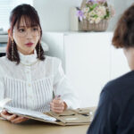 【痴女】 「お金も身長も顔面も自信ないなら…チ●ポで勝つしかないでしょう？」 非モテダメンズを緩急ヤバすぎ寸止めおま●こ騎乗位教育＆アメムチ淫語指導で爆モテチ●ポにしちゃうスパルタ痴女婚活アドバイザー 七瀬アリス ＜FANZA＞