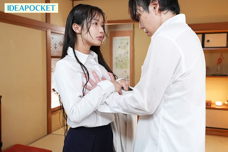 【痴女】 明るく健気な後輩社員とゲリラ豪雨で相部屋… 汗ばむ健康的豊満...